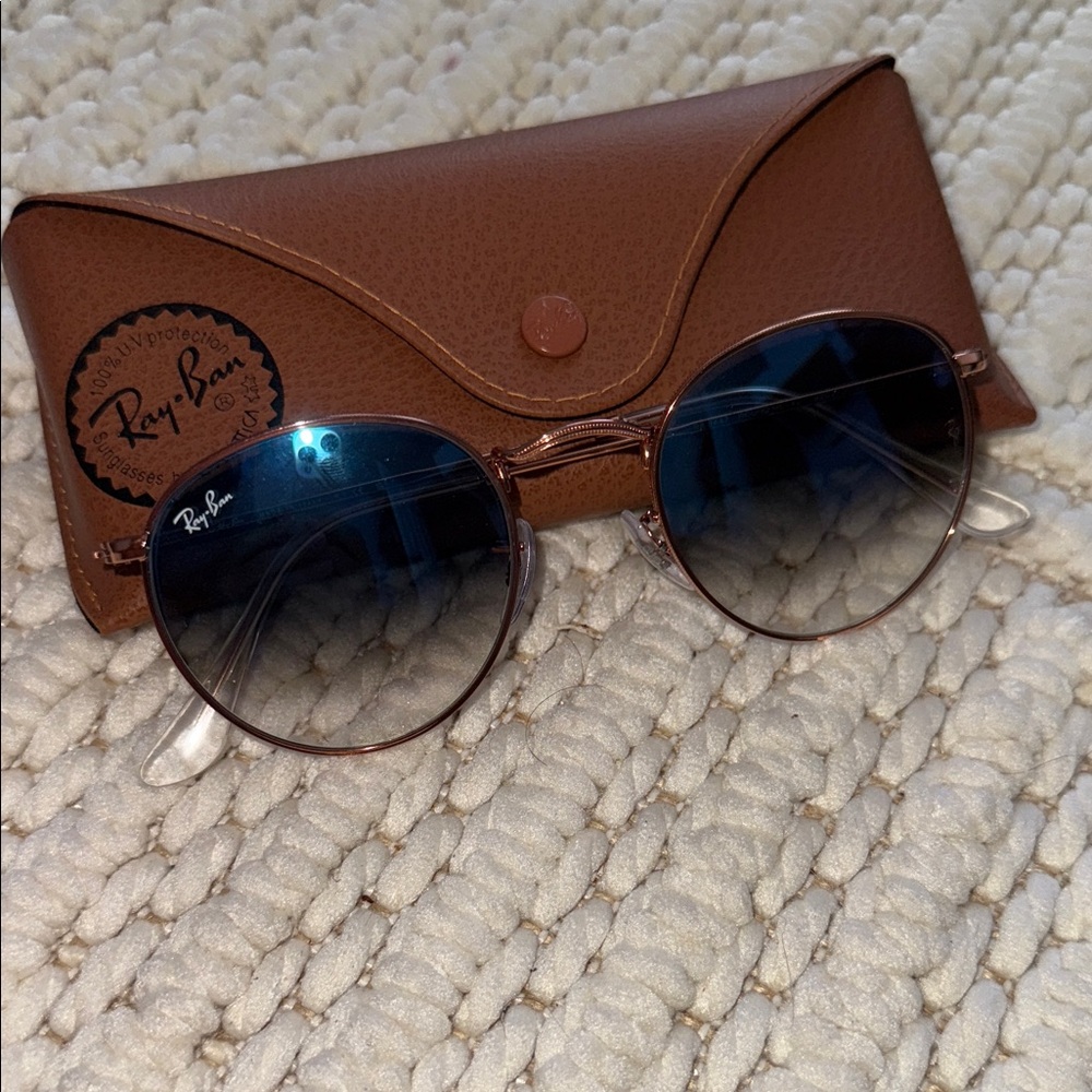 Ray-Ban Gradient Blue Round Sunglasses never worn
